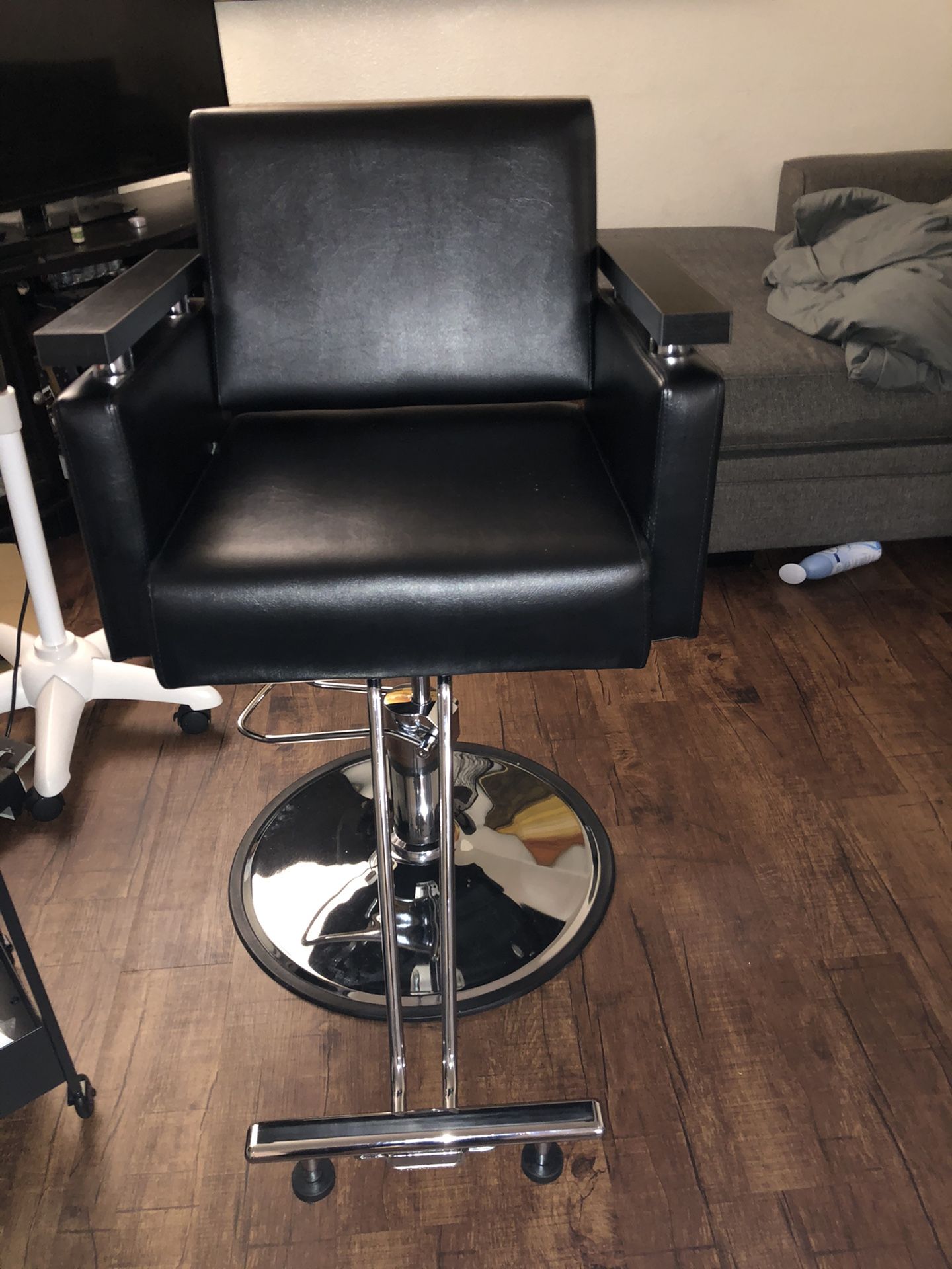 Brand new height adjustable barber chair