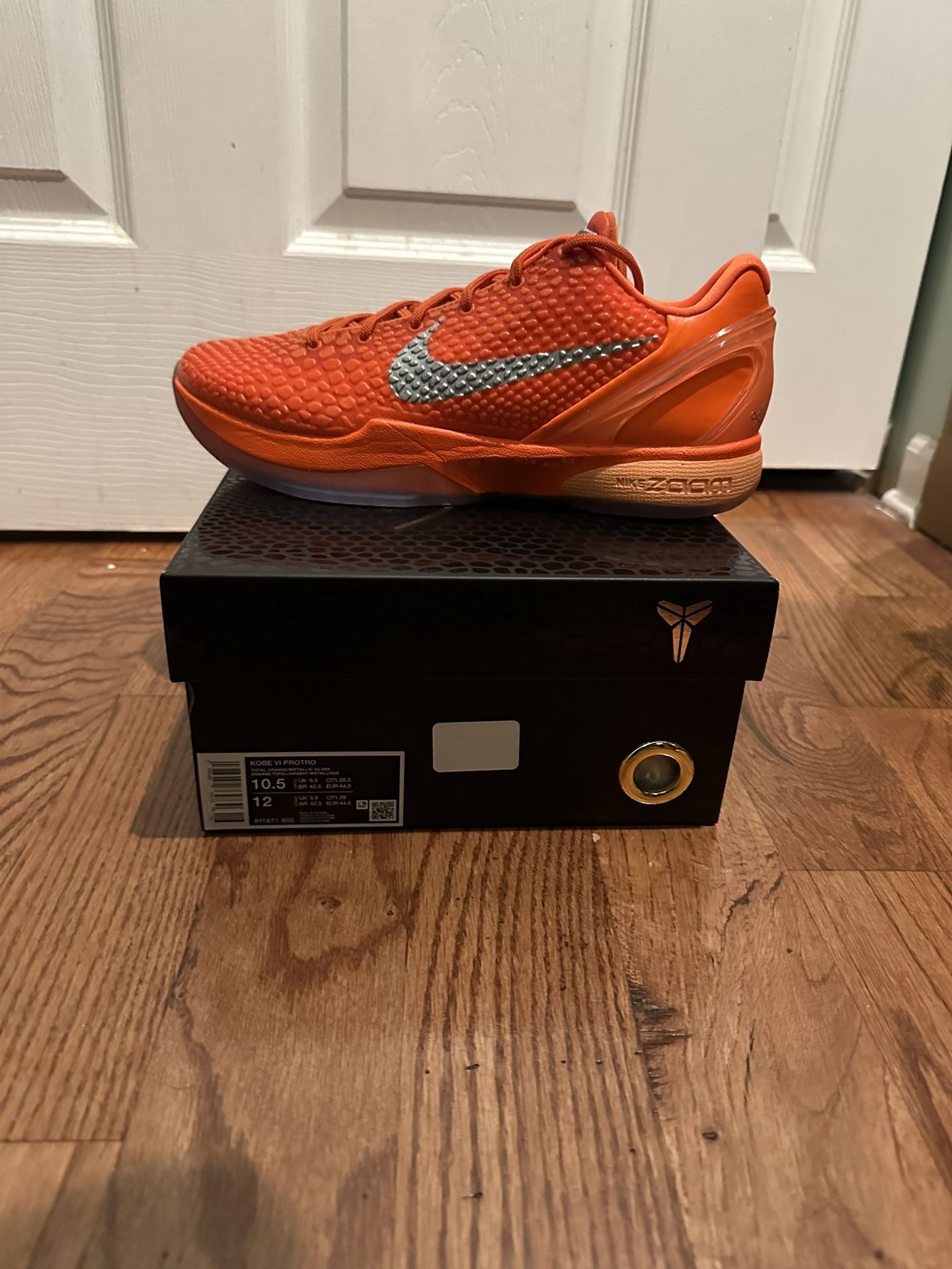 Kobe 6 Total Orange Size 10.5
