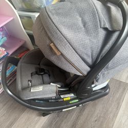 Graco Premium Baby Car seat With Base