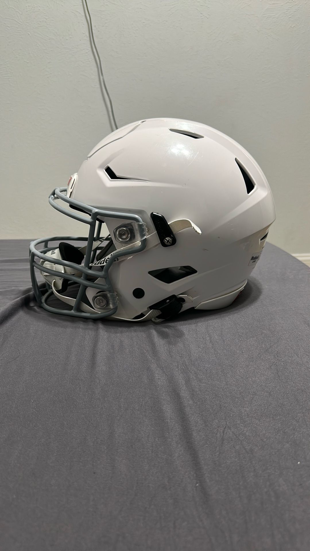 Brand Riddell Model Speed Flex Size Large Color White.