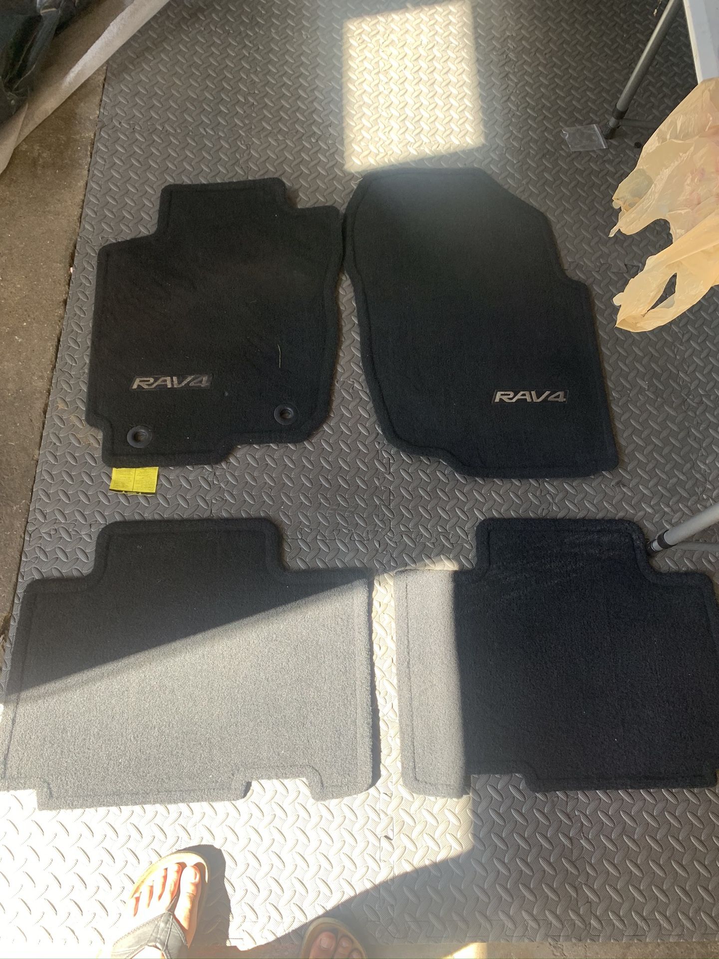 TOYOTA RAV4 2013-2018 FLOOR MATS SET BLACK INSIGNIA LOGO GENUINE ORIGINAL