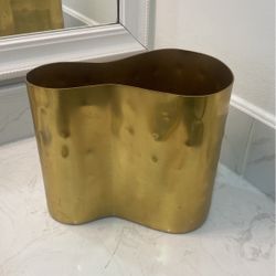 Gold Vase/Bin