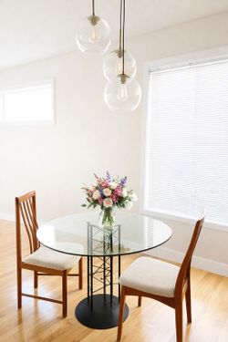 Dania’s Dining Table ( chairs no included )