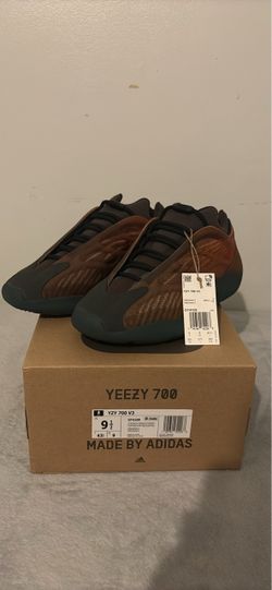 Yeezys 700 V3 Sz 9.5 Men!!