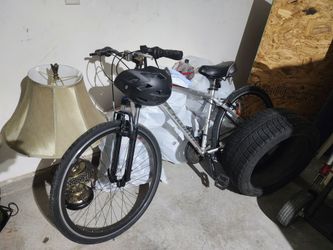 Schwinn Hybrid Bike