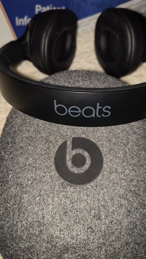 Beats By Dre. Dre Solo Pro Noise cancelling Cordless Headphones