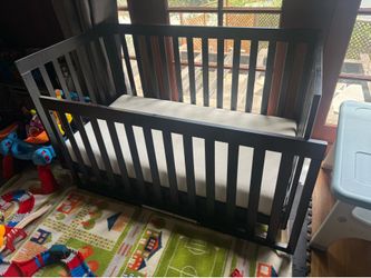 Delta Children 4-in-1 Convertible Crib (Black) + Naturepedic Mattress