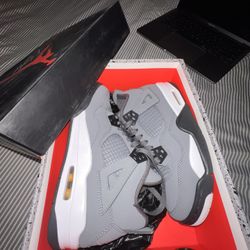 Cool grey Jordan 4 Size 5Y (2019)