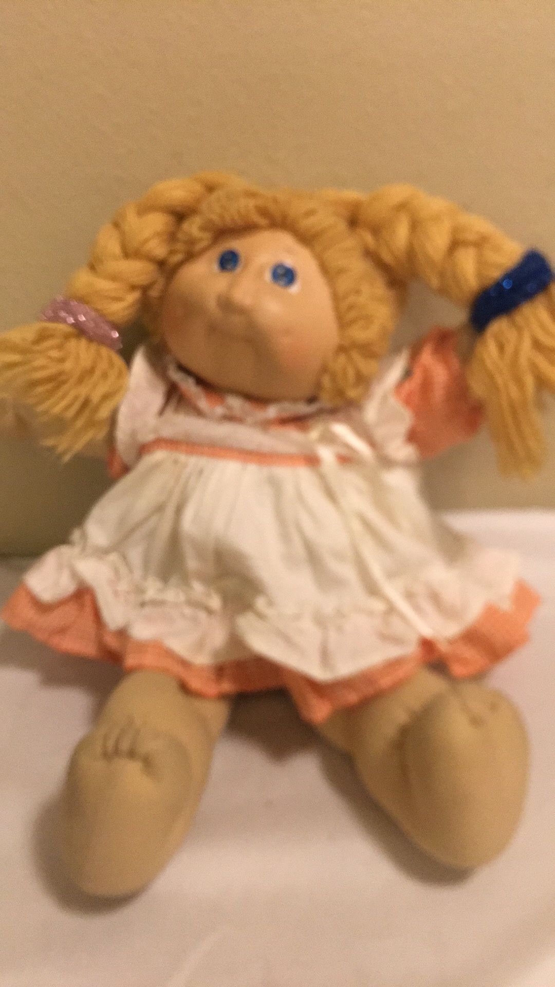 Vintage Cabbage Patch Kids Doll (#2)1985 Popcorn & Apron Dress, Girl Blue eyes Curly Blonde Papers(Birth Certificate) & Adoption Papers. In great cond