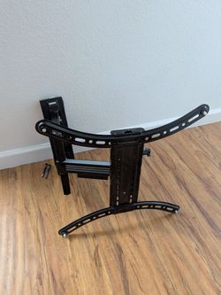 Sanus Simplicity Full-Motion TV Wall Mount