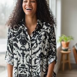 Velvet by Graham & Spencer Silk Blend Blouse Black White Print Size L