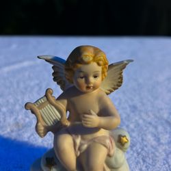 Excellent Condition Cherub Figurine 
