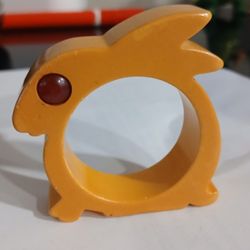 Vintage 1930s Art Deco Bakelite Bunny Rabbit Napkin Ring – Butterscotch/Orange with Red Eye