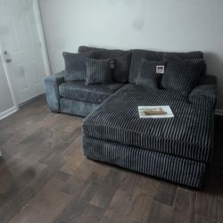 102 Inch Reversible Sectional w Pillows 