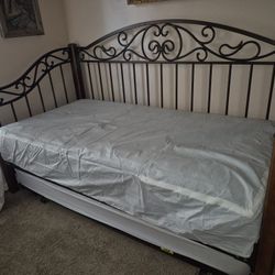 Iron And Metal Day Bed W/Trundle
