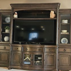 Entertainment center