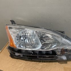 2013-2015 Nissan Sentra Right Headlight 