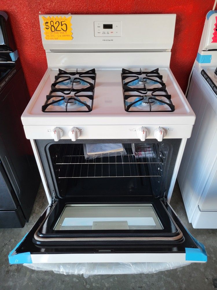 New Frigidaire 4 Burner Gas Stove 30\