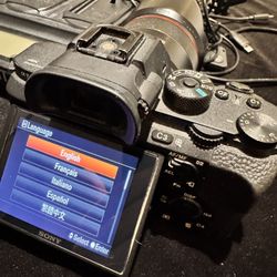 Sony a7R II + Samyang 35mm f/1.8 lens + pro Cage w/hdmi adapter + 4 Batteries & 3 Chargers – Ready to Shoot