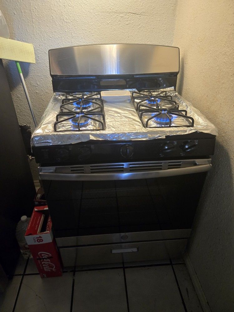 Gas Stove 2 Years Old Great Condition