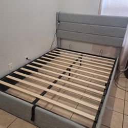 Queen Size Lift up Storage Bed Frame