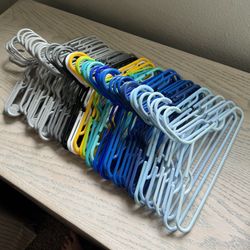 Set Of 50 Plastic Hangers, Kids Size (infant-5T) Blue/green/gray Etc