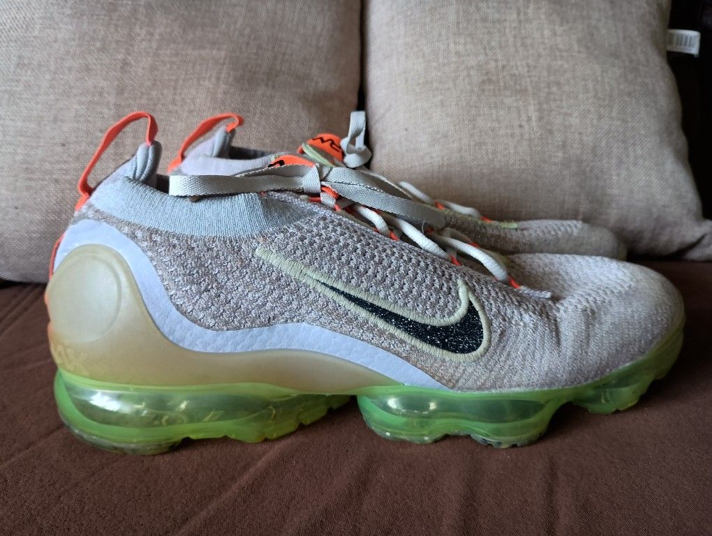 Nike Air VaporMax 2021 Flyknit Light Bone size 9.5 for women size for man 8