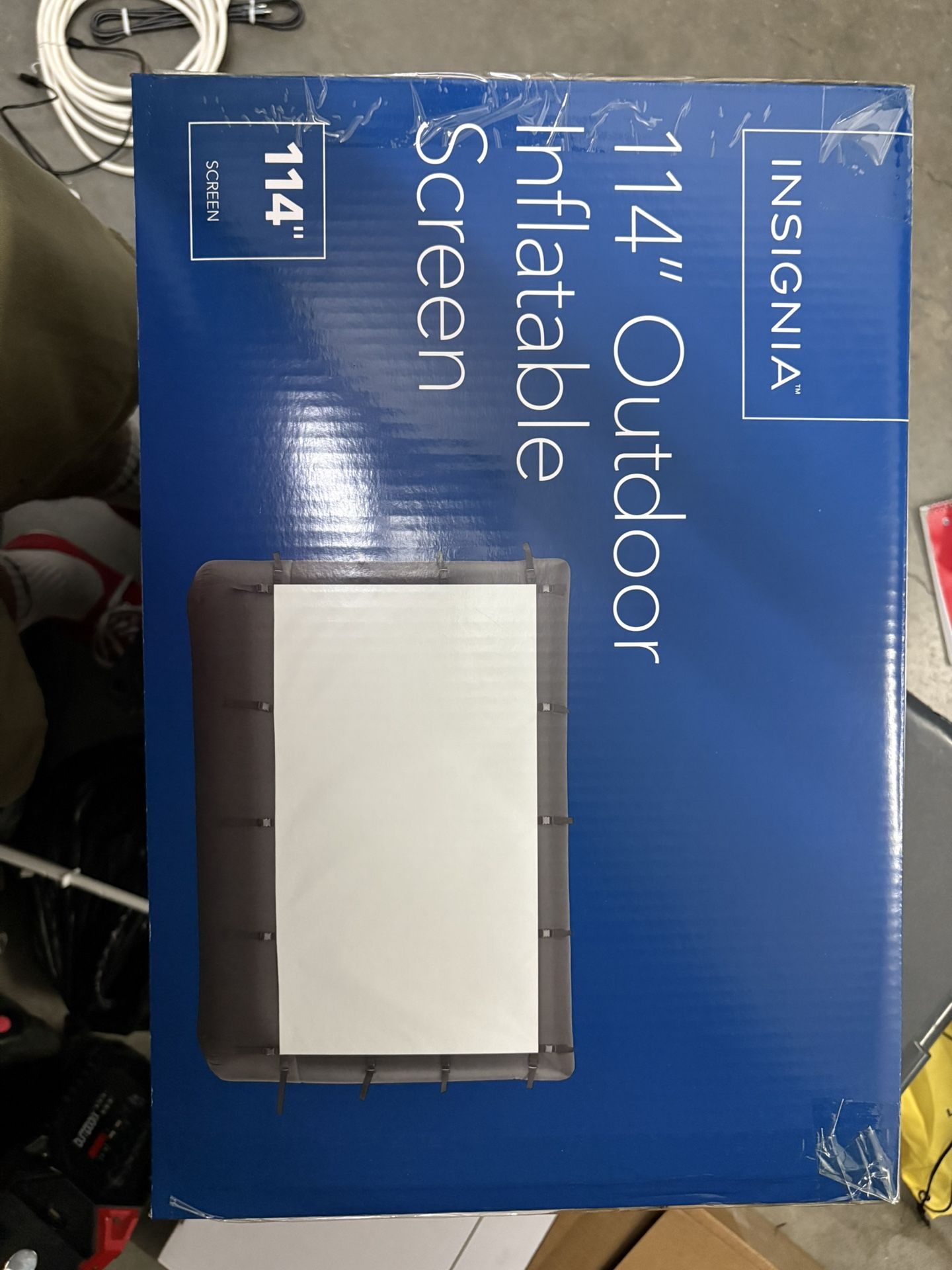 Projector screen