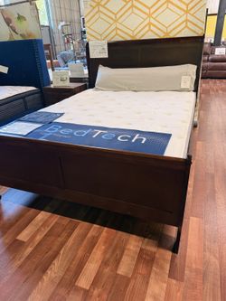 Queen Mayville Bedroom Collection