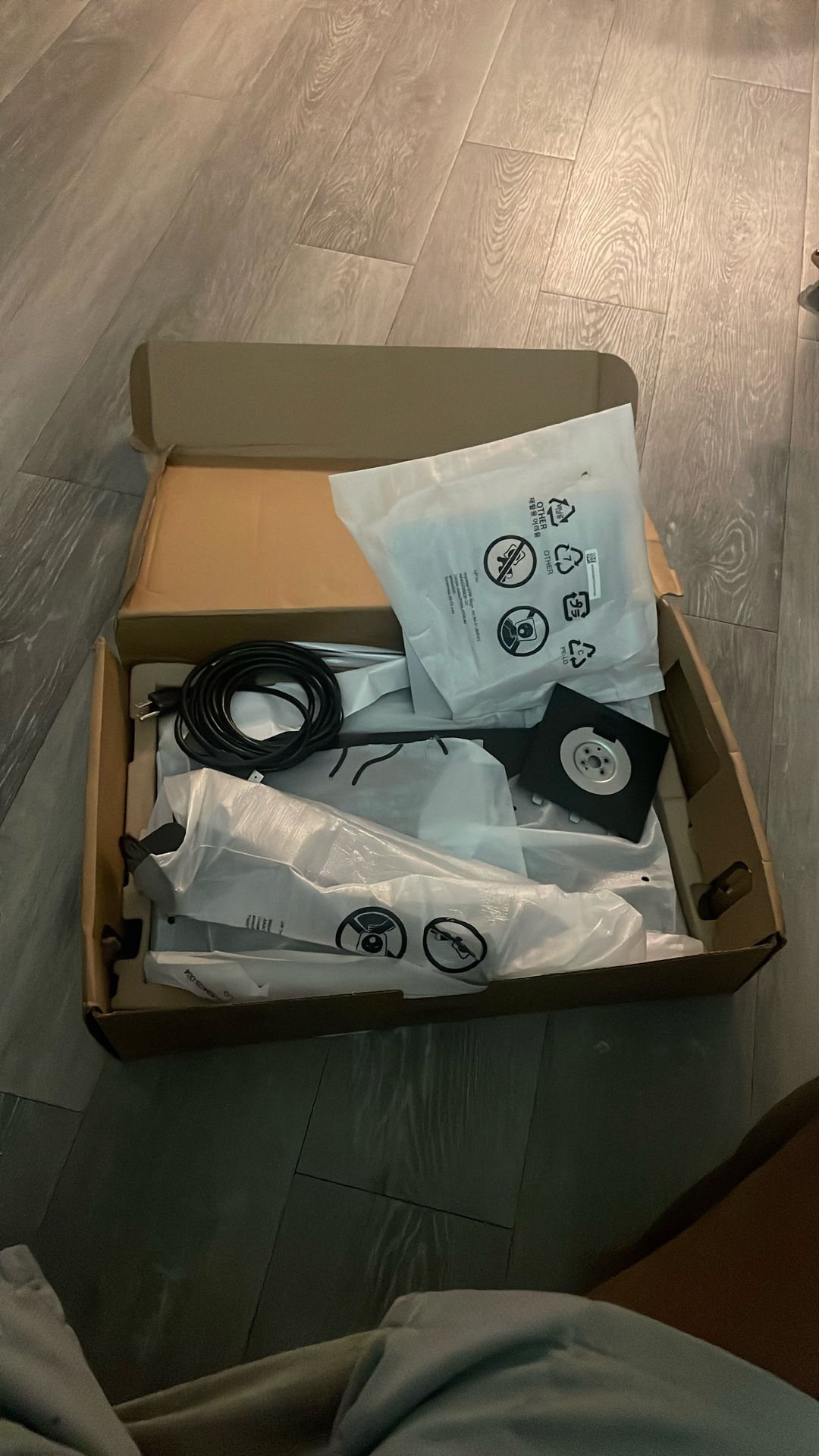 E22 G5 21.5-inchs Monitor Brand New