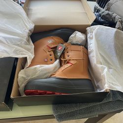 D.C. Reach Men’s Size 10 Snow Boots 