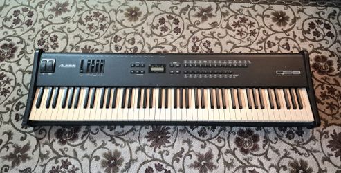 Alesis QS8 88-Key Synthesizer Piano