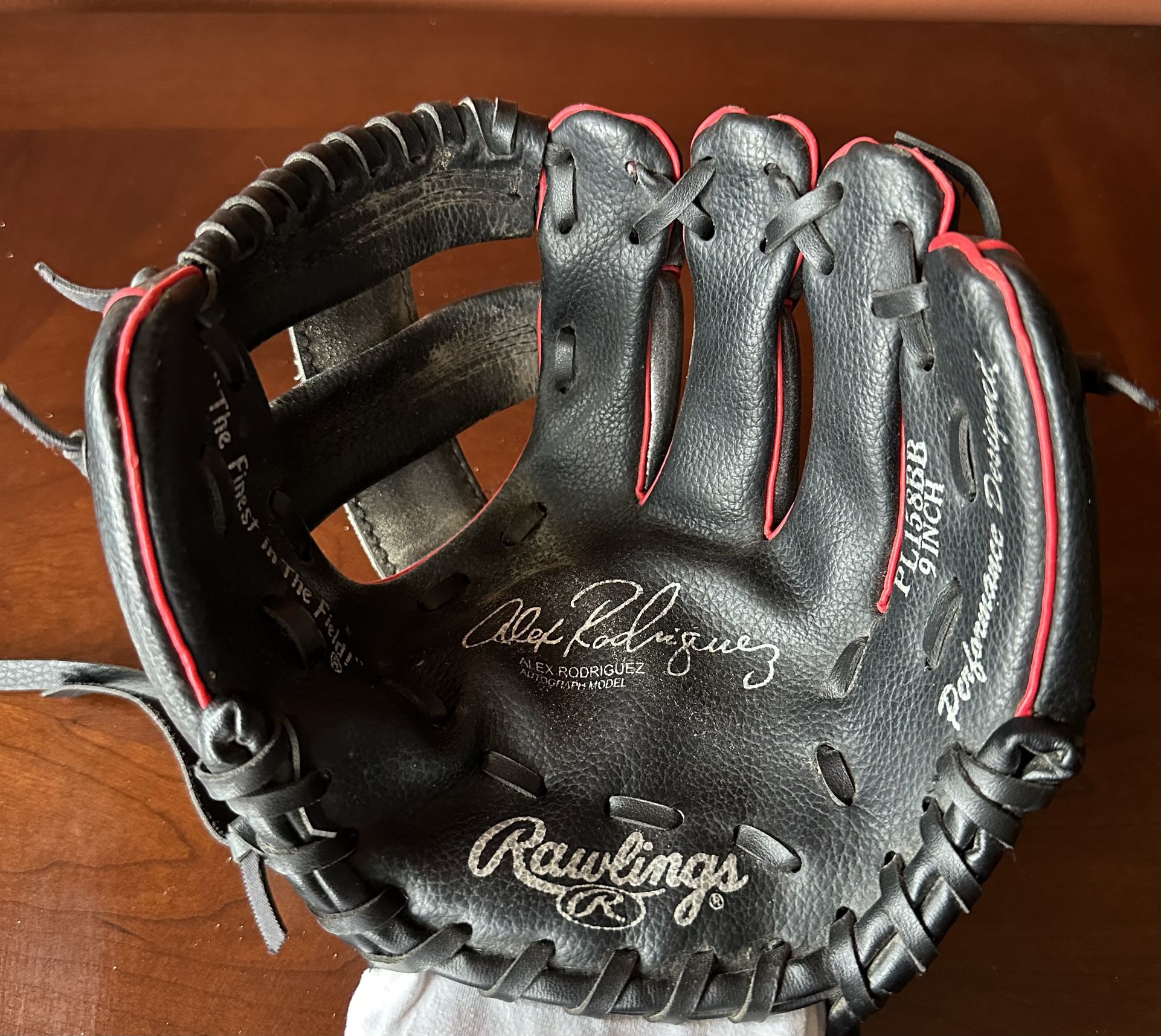9” Youth Rawlings Baseball Glove