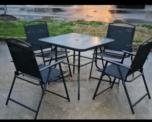 Main Stays Patio dining set
