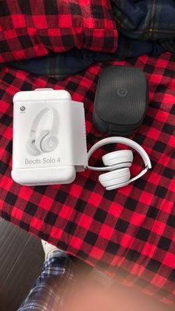 Beats Solo 4 In White Brand New