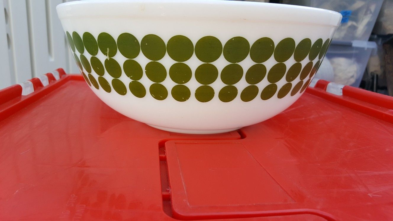 Pyrex green polka dot mixing bowl