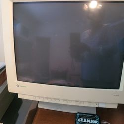 Gateway VX900 Computer Monitor- Great For Gaming