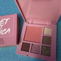 Get It Chica Chiquita Eyeshadow Palette 
