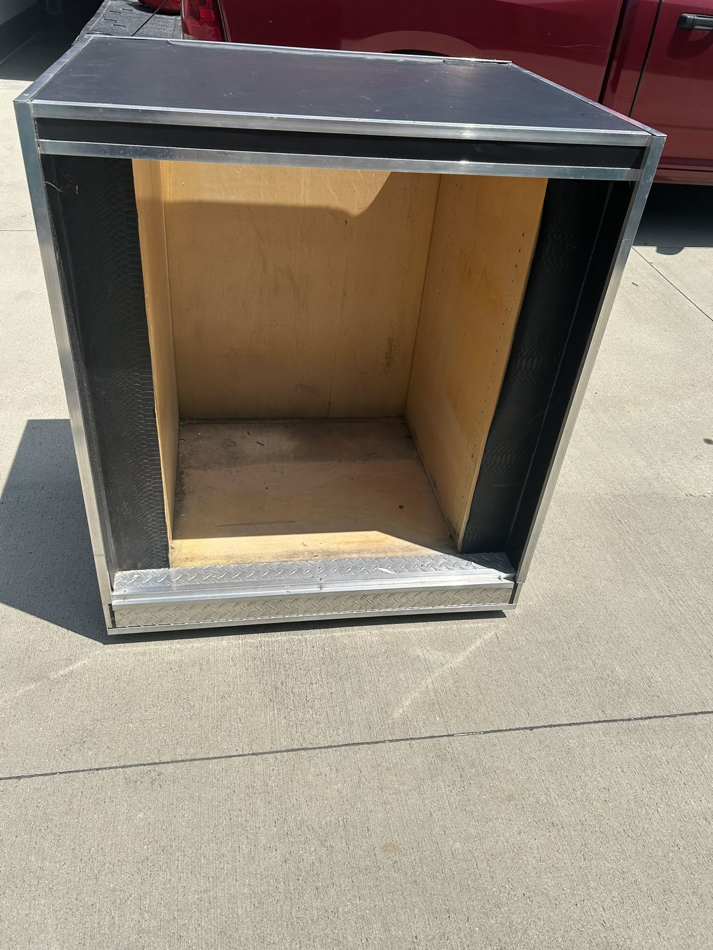 MULTIPLE USE CABINET / concession/ portable/