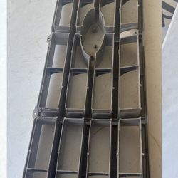 Varias Cosas Para Ford F150  2 Parrillas Para Ford F150 1980 Asta La 1986 Originales 