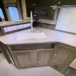 2018 SUNDANCE 22ft (221rb) Travel Trailer 