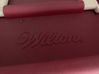 Wilton Cake Caddy With Supplies
