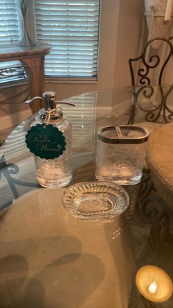 NEW 3 pc bath set