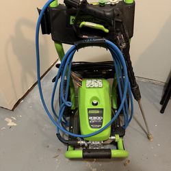 Pressure Washer – Strong Pressure, Minor Fix Needed 💦