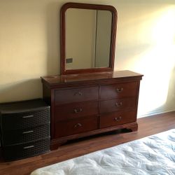 Dresser With Mirror