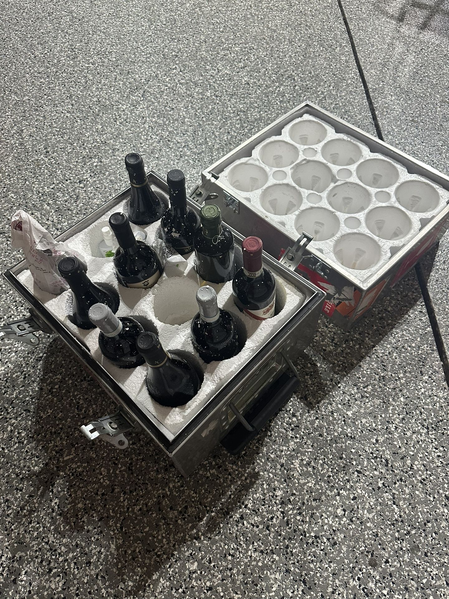 12-bottle Wine suitcase