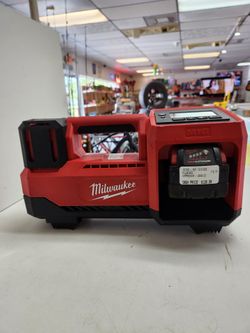 Milwaukee compressor wirh battery
