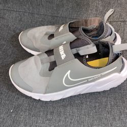 Nike Gray Flex Runner 6Y
