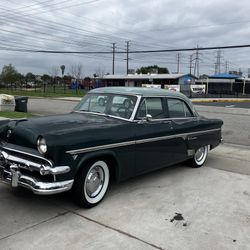 1954 Ford Crestline