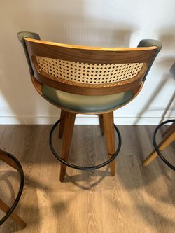 3 Swivel Stools Never Used Set Of 3